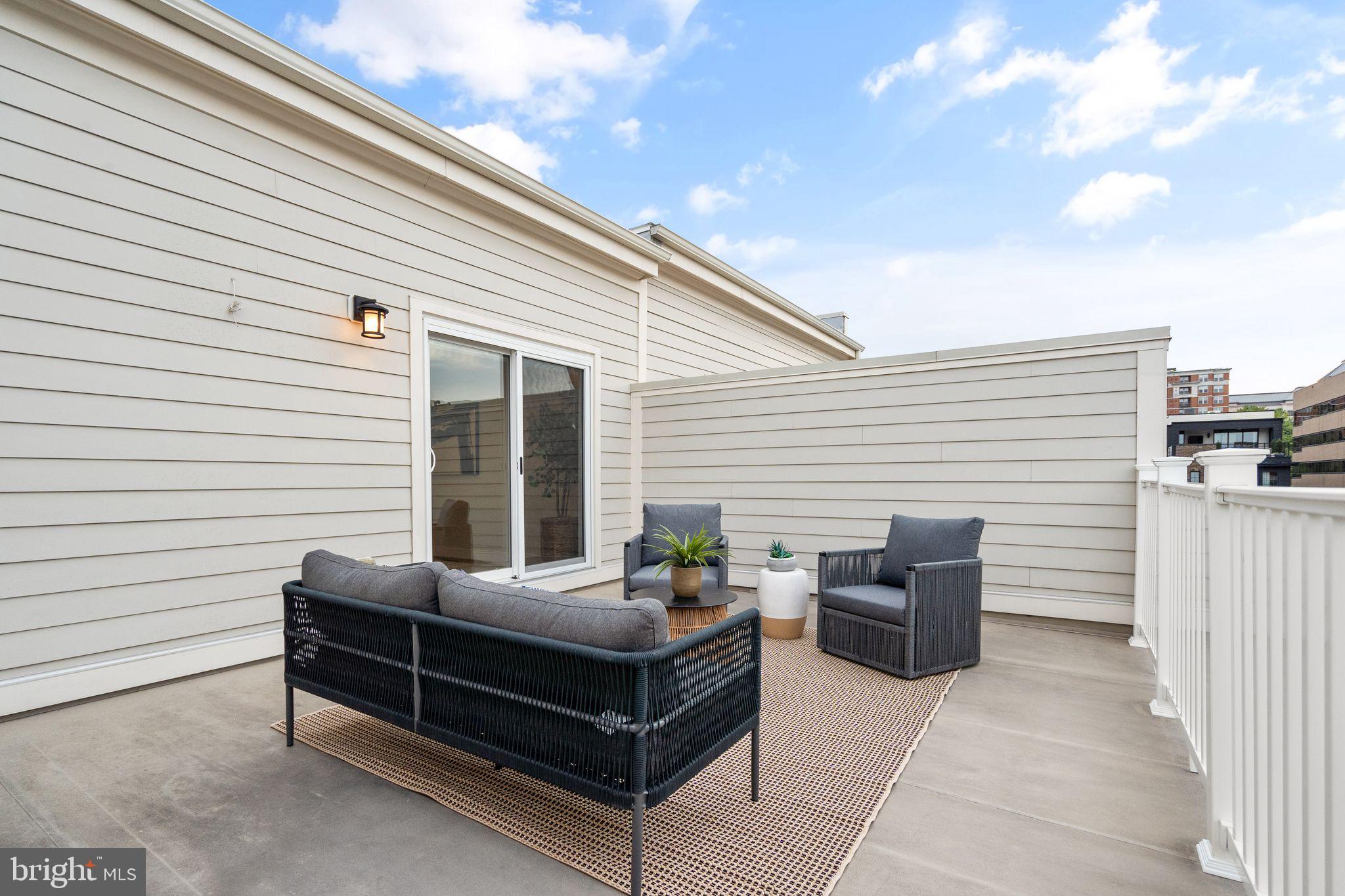 SUNRISE SQUARE - Residential