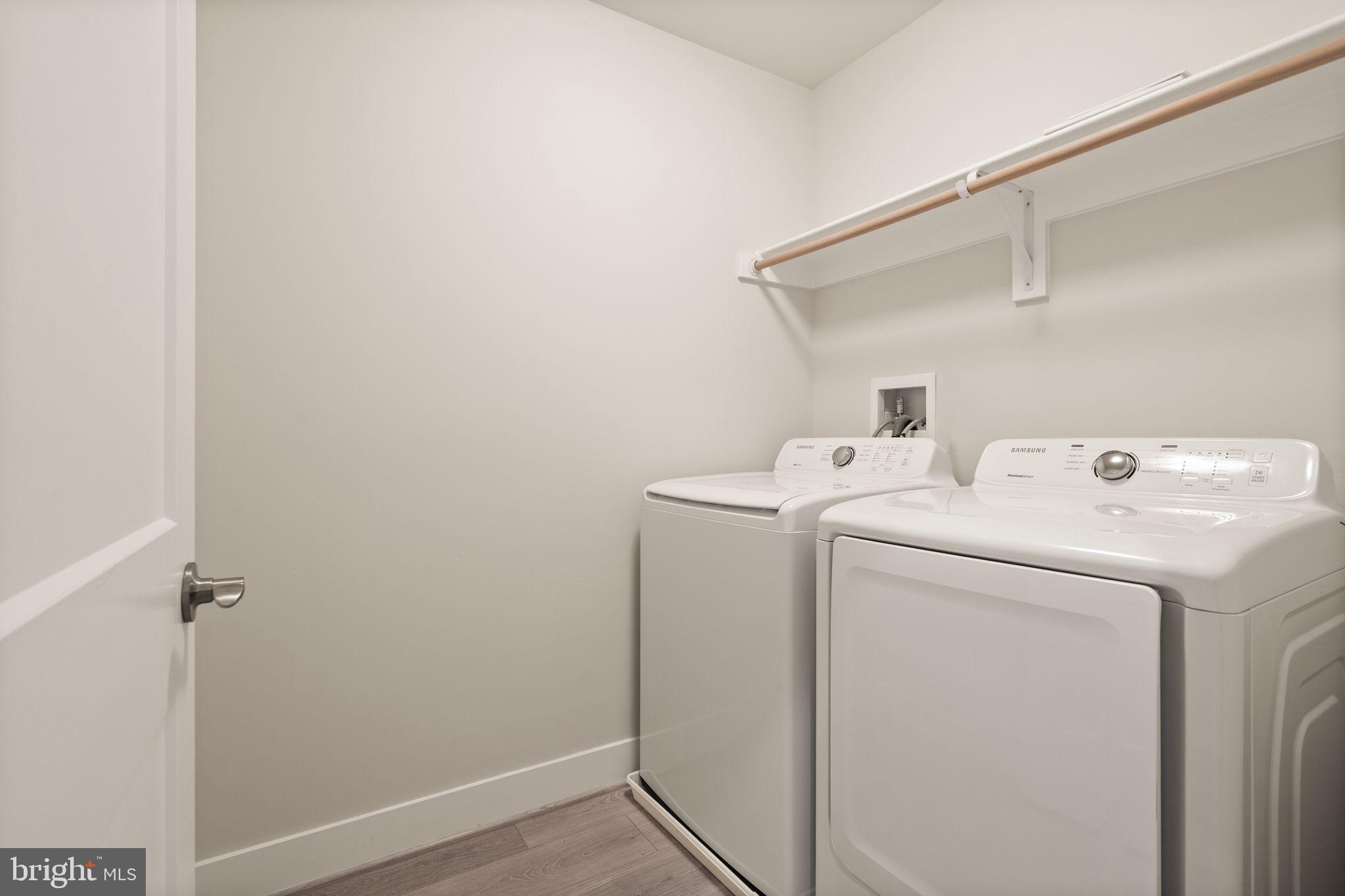 SUNRISE SQUARE - Residential