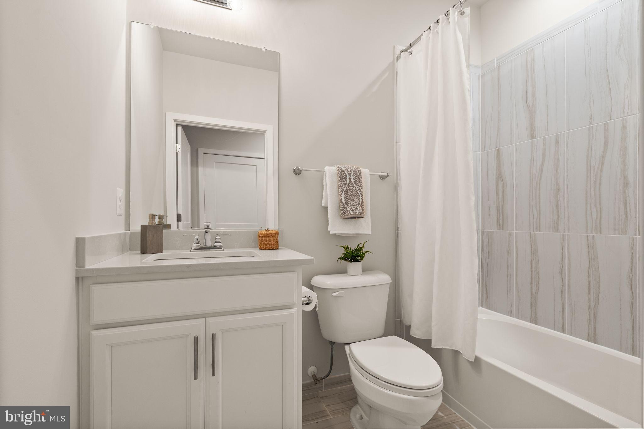 SUNRISE SQUARE - Residential