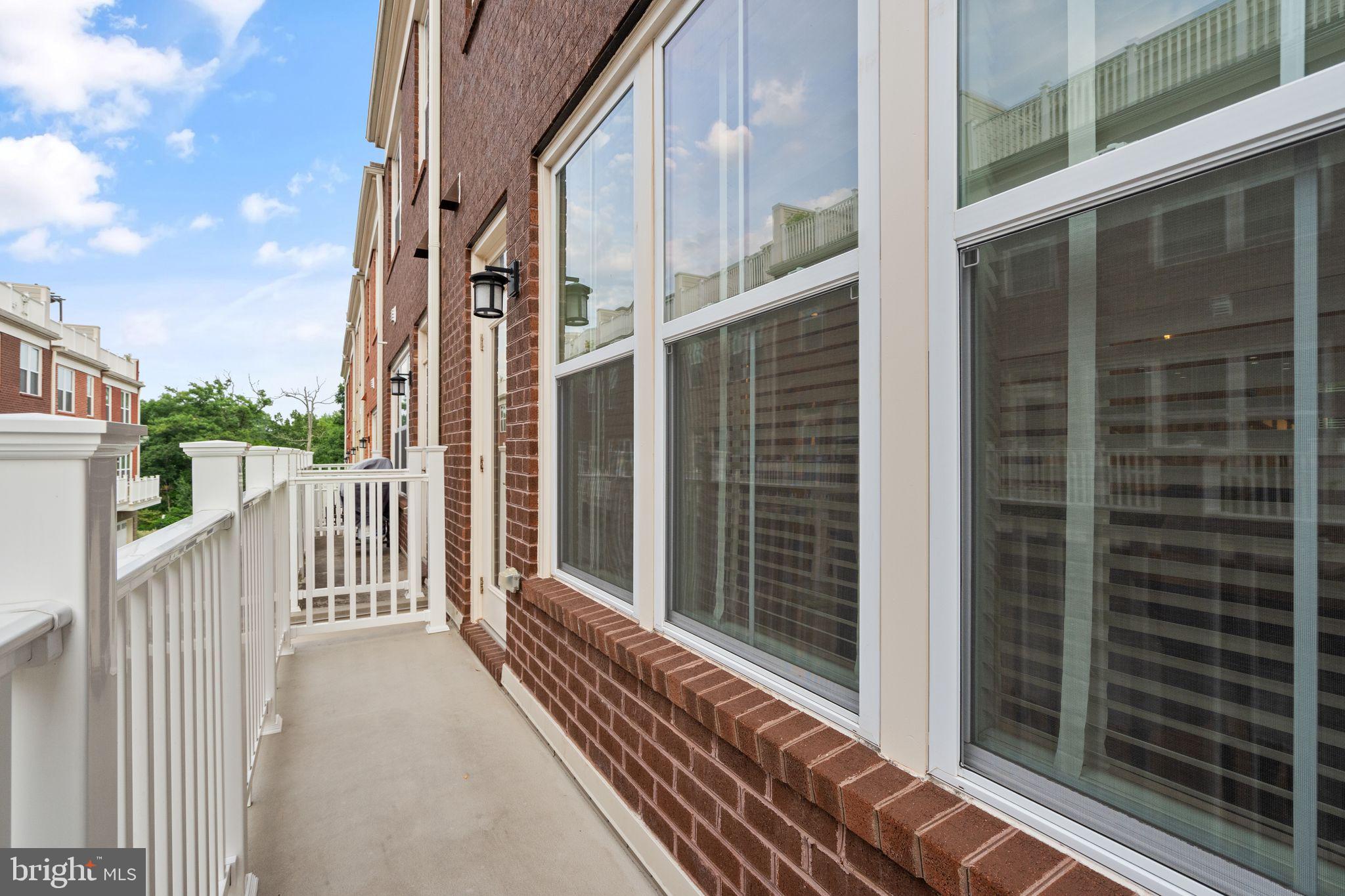 SUNRISE SQUARE - Residential