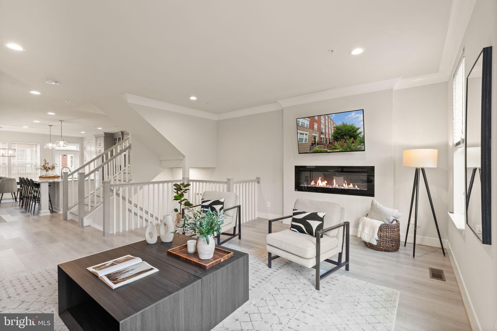 SUNRISE SQUARE - Residential