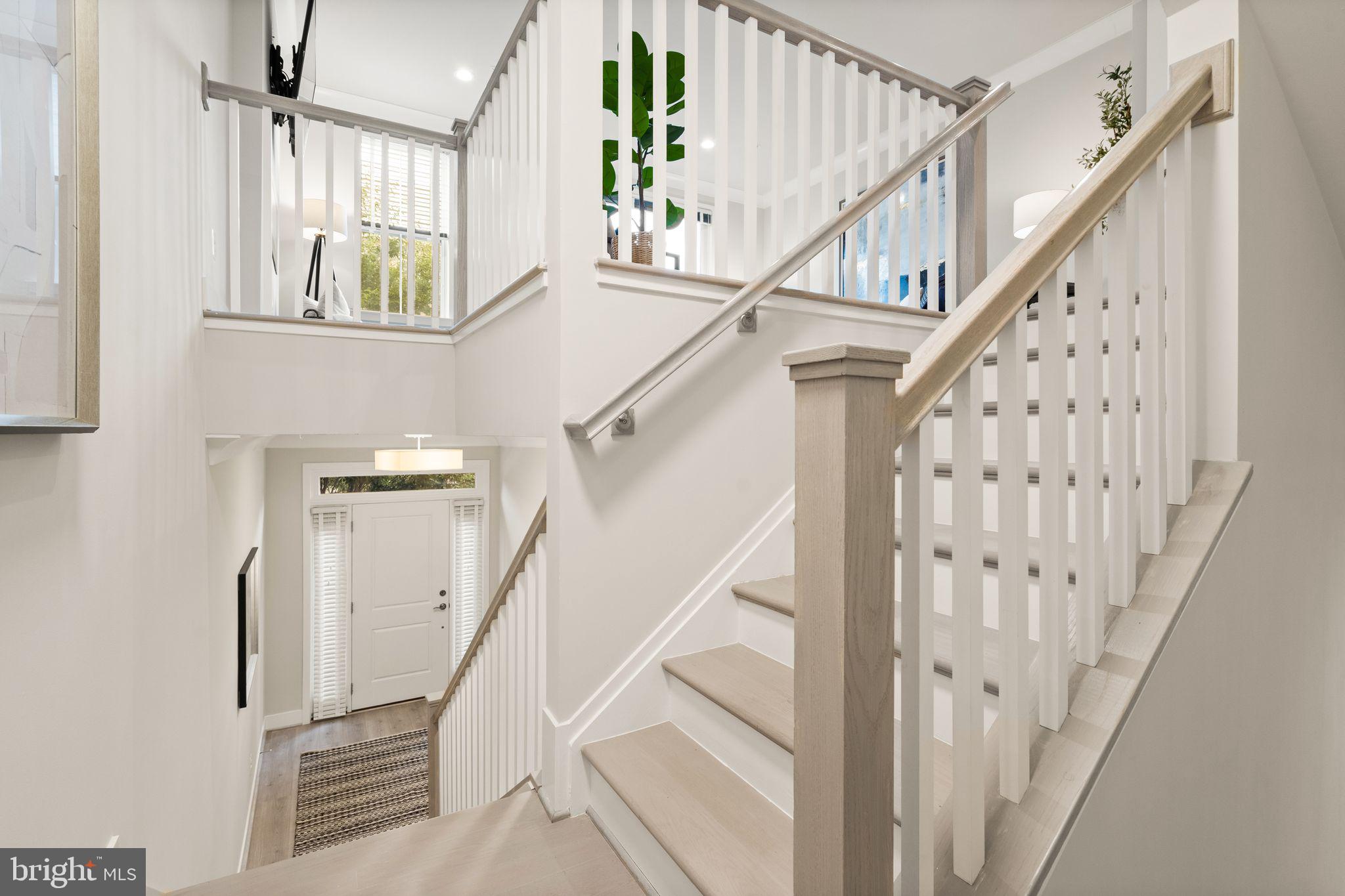 SUNRISE SQUARE - Residential