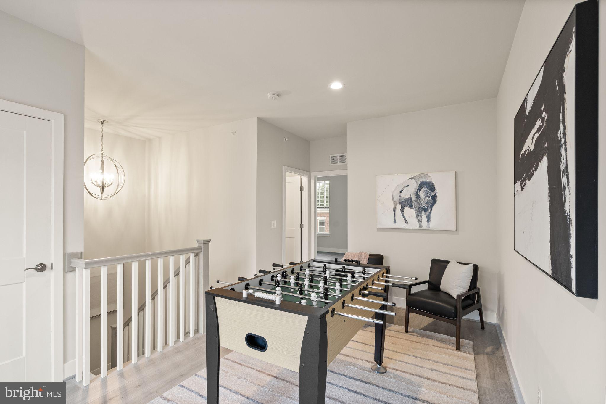 SUNRISE SQUARE - Residential