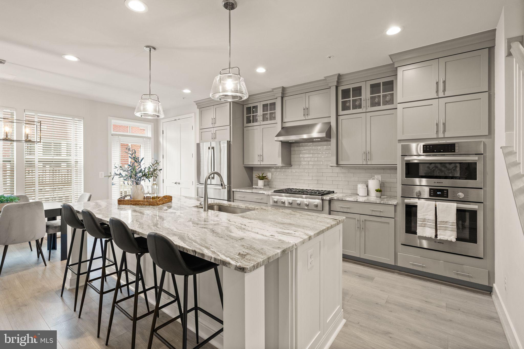 SUNRISE SQUARE - Residential