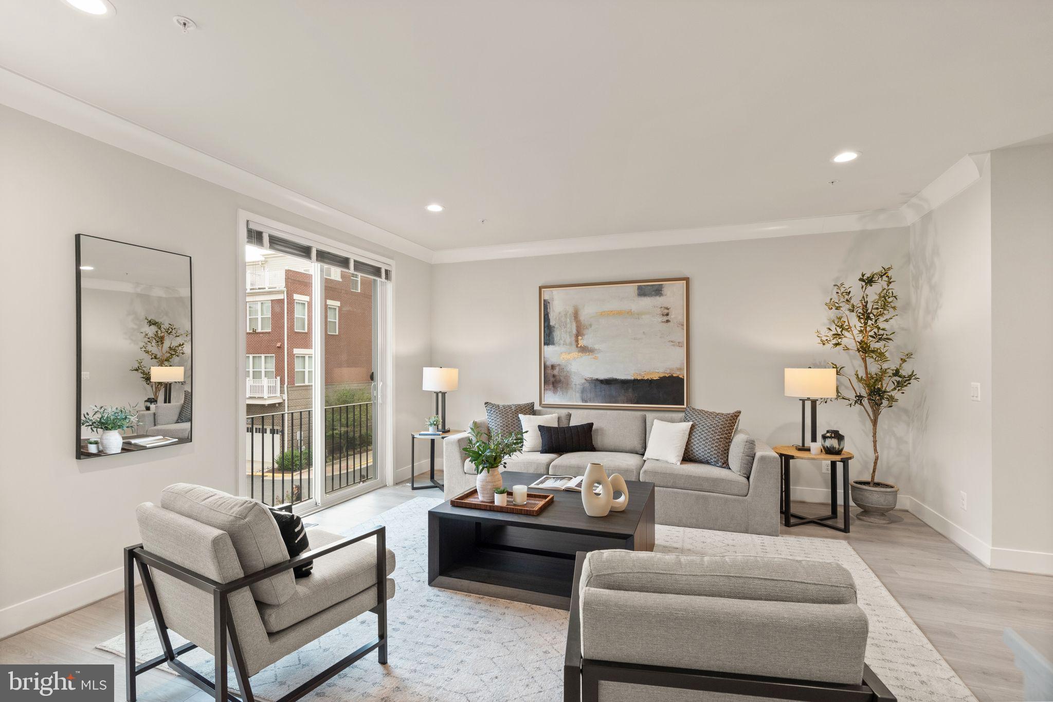 SUNRISE SQUARE - Residential