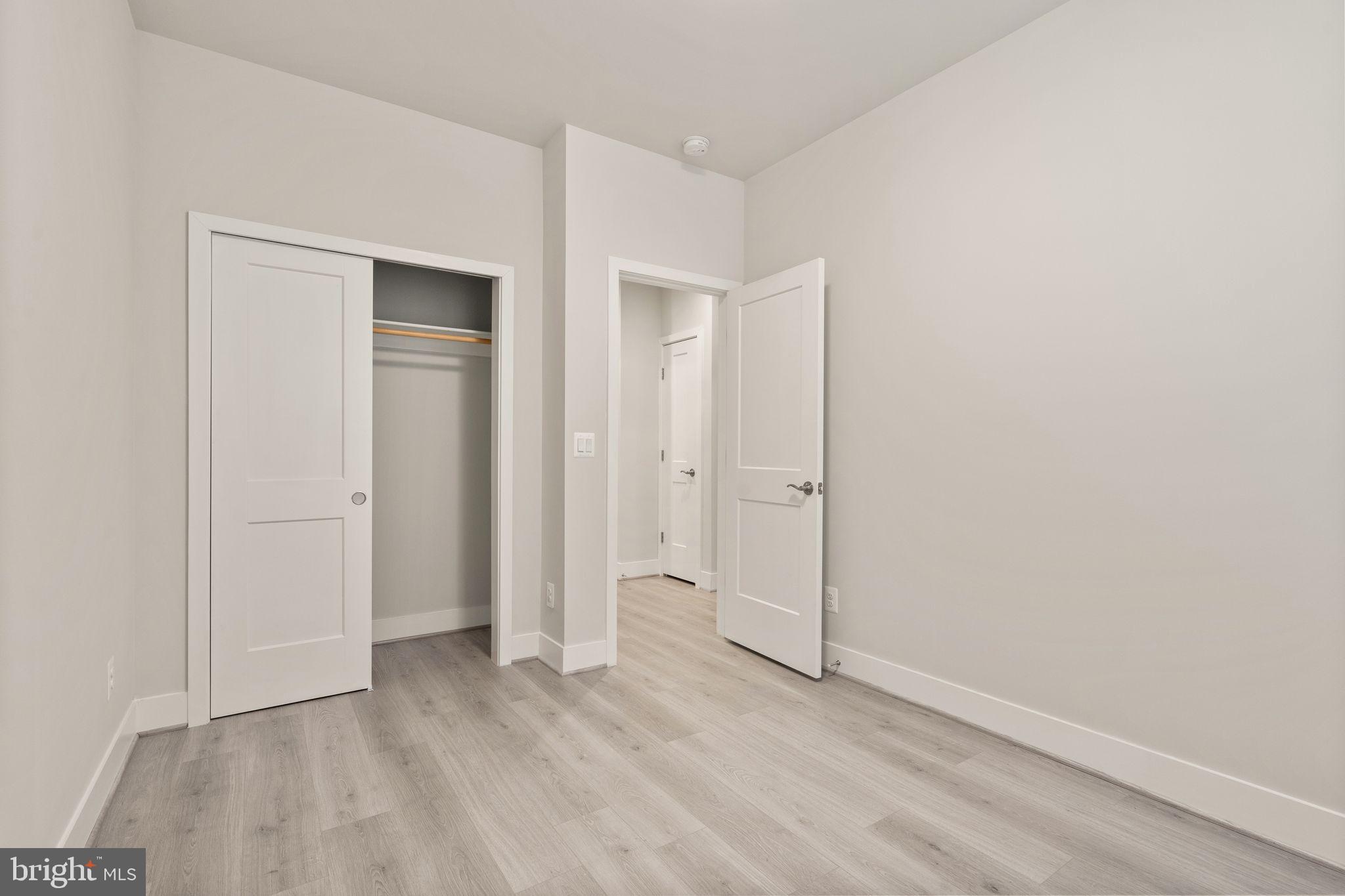 SUNRISE SQUARE - Residential