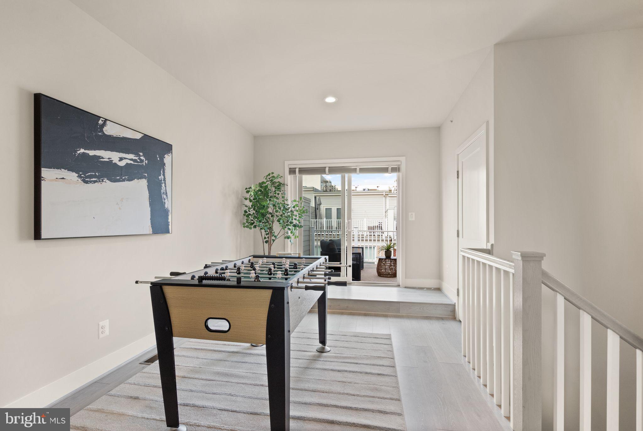 SUNRISE SQUARE - Residential