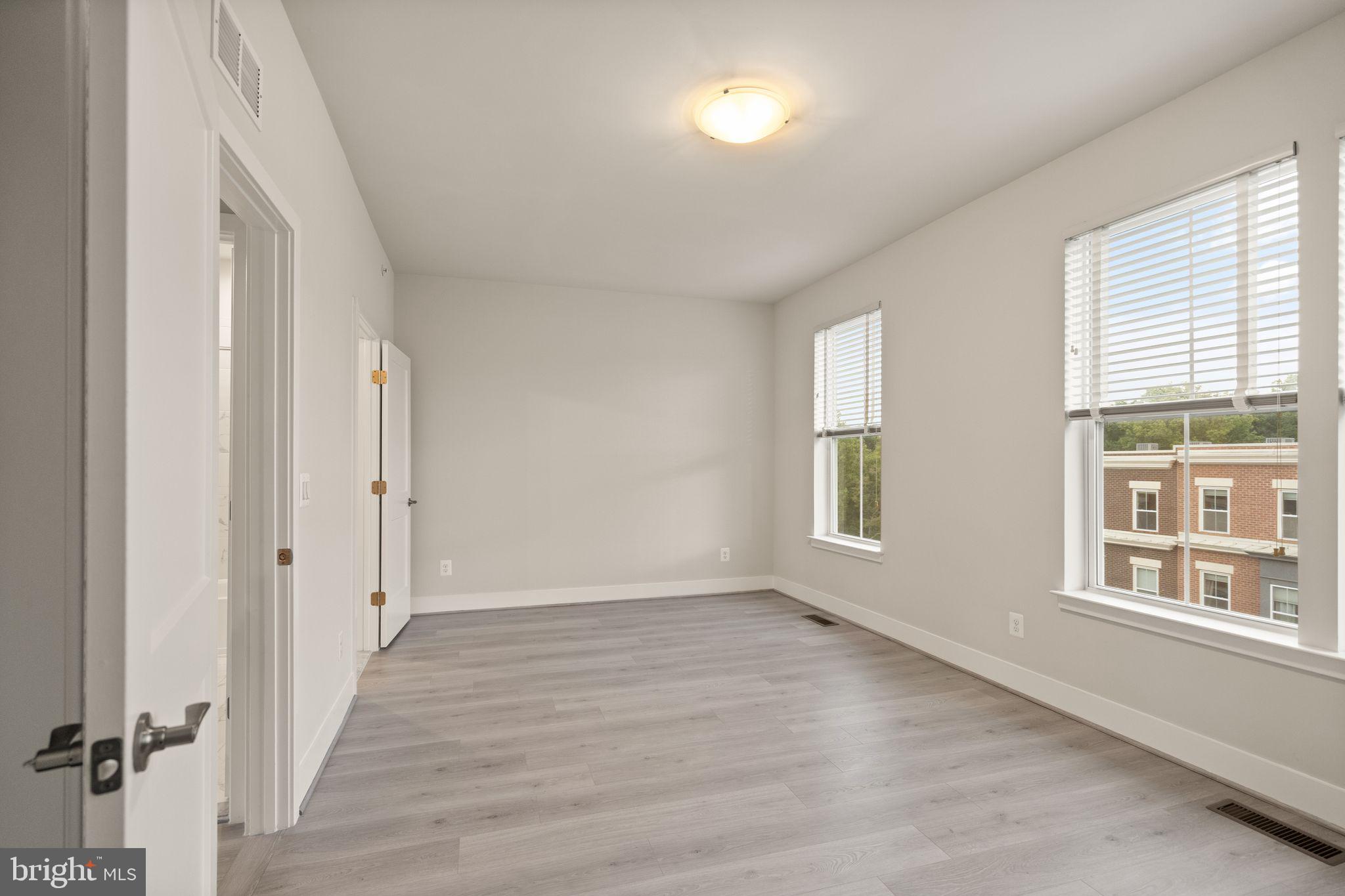 SUNRISE SQUARE - Residential