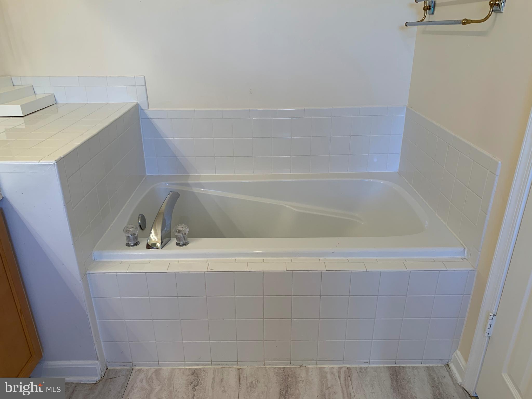 UNIVERISTY CENTER - Residential Lease