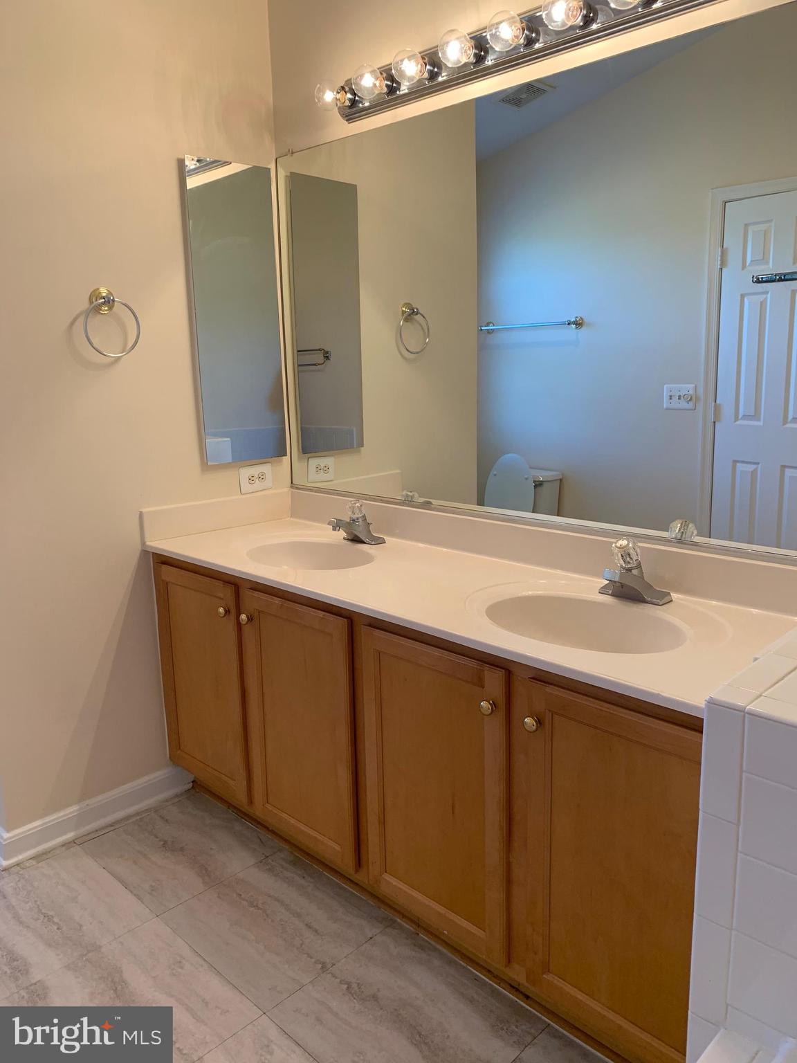 UNIVERISTY CENTER - Residential Lease