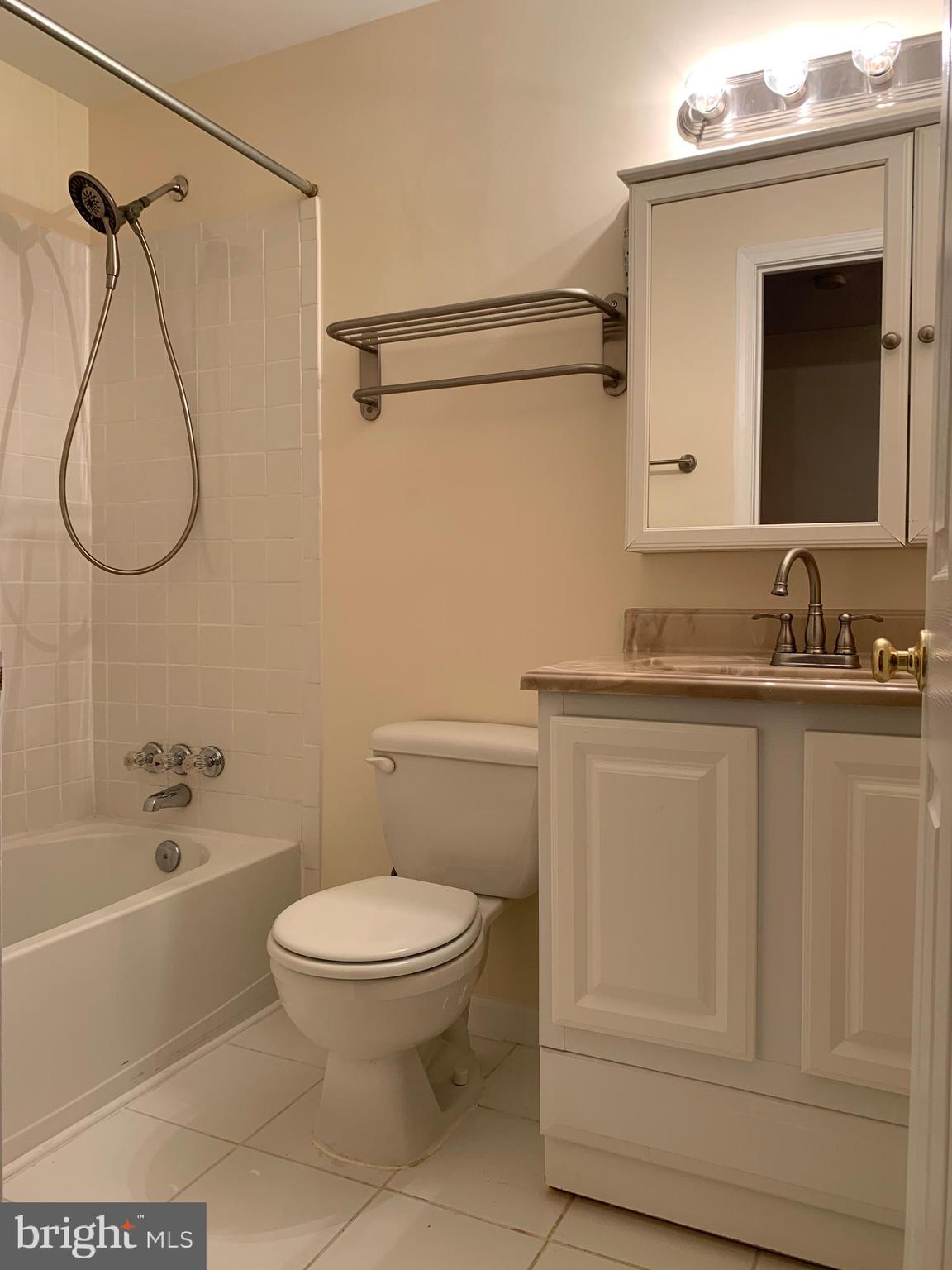 UNIVERISTY CENTER - Residential Lease