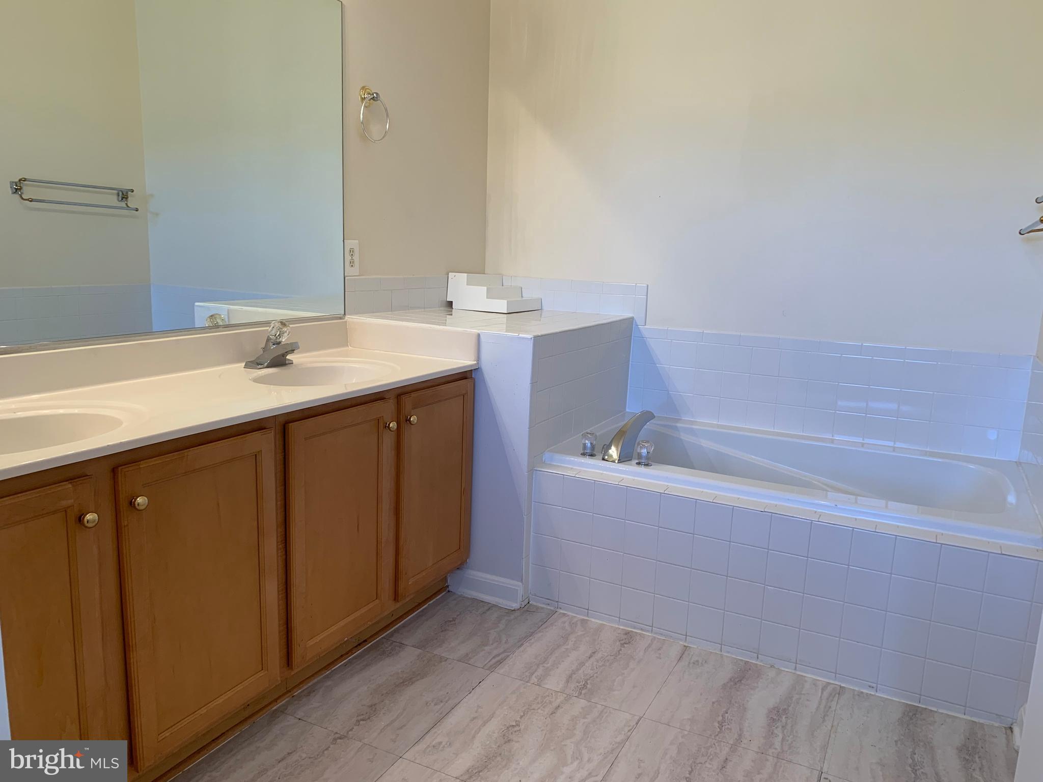 UNIVERISTY CENTER - Residential Lease