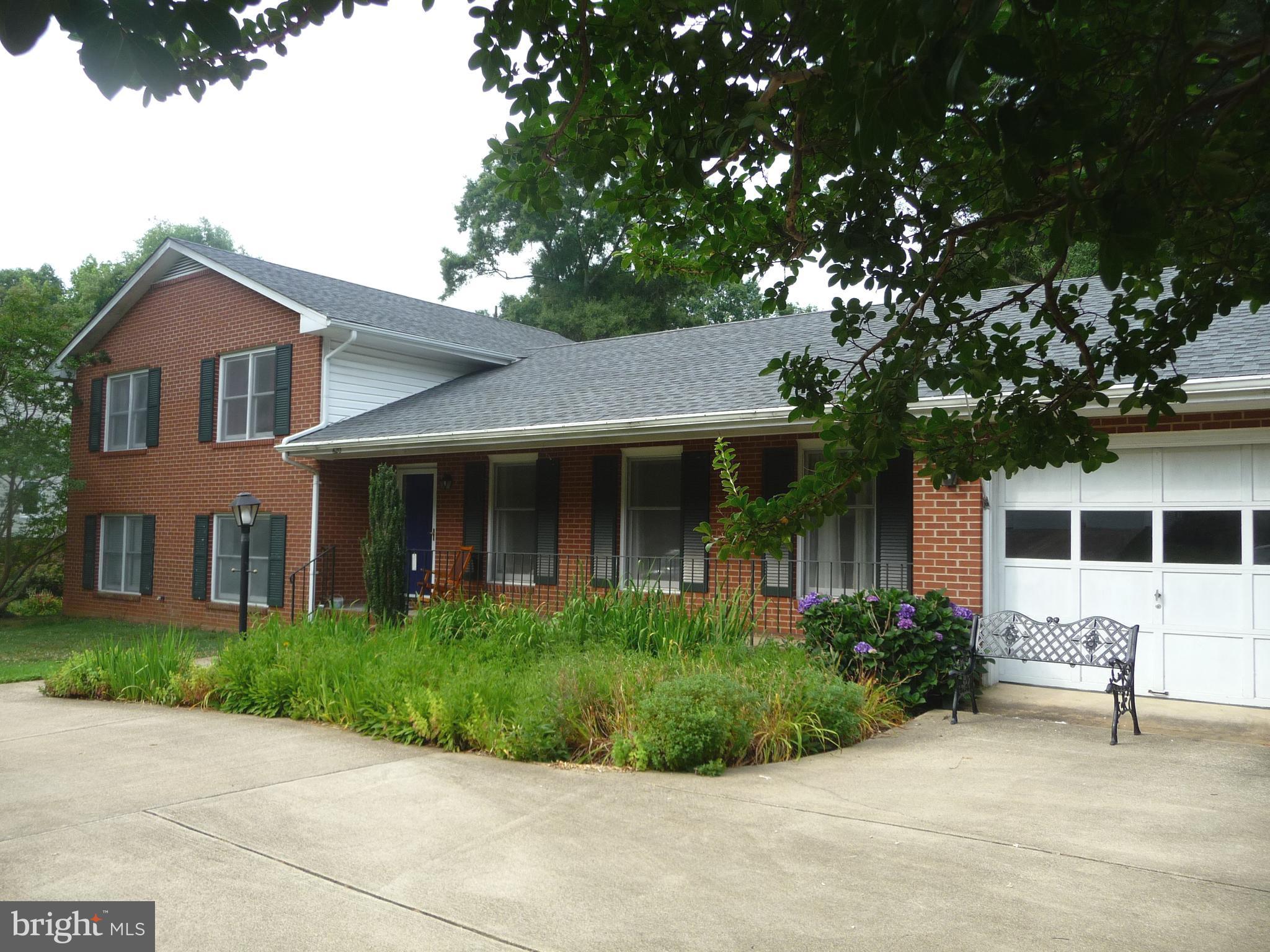 CLEARVIEW HEIGHTS - Residential Lease