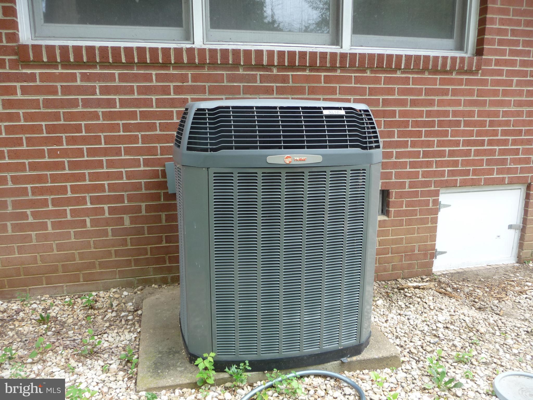 CLEARVIEW HEIGHTS - Residential Lease