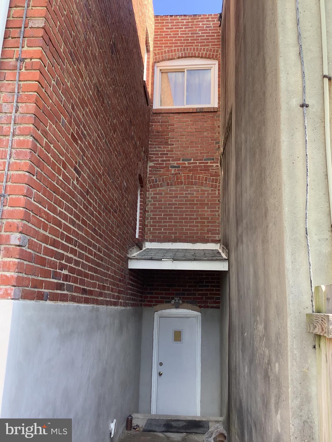 METROPOLITAN HOMES - Residential