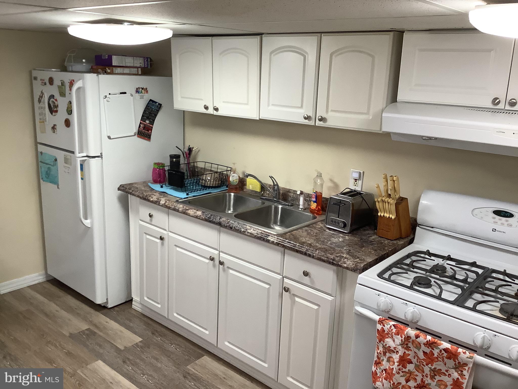 METROPOLITAN HOMES - Residential