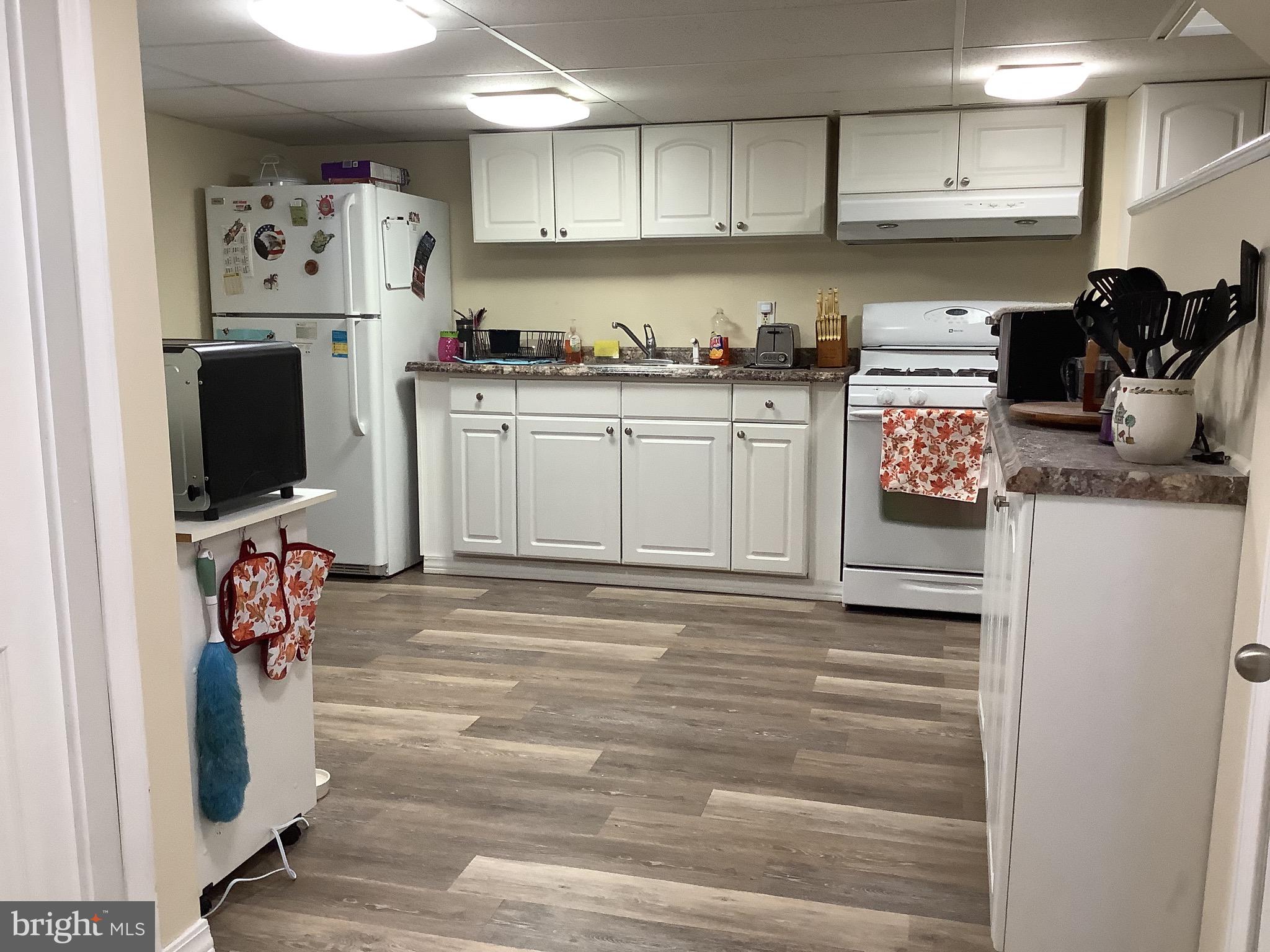 METROPOLITAN HOMES - Residential