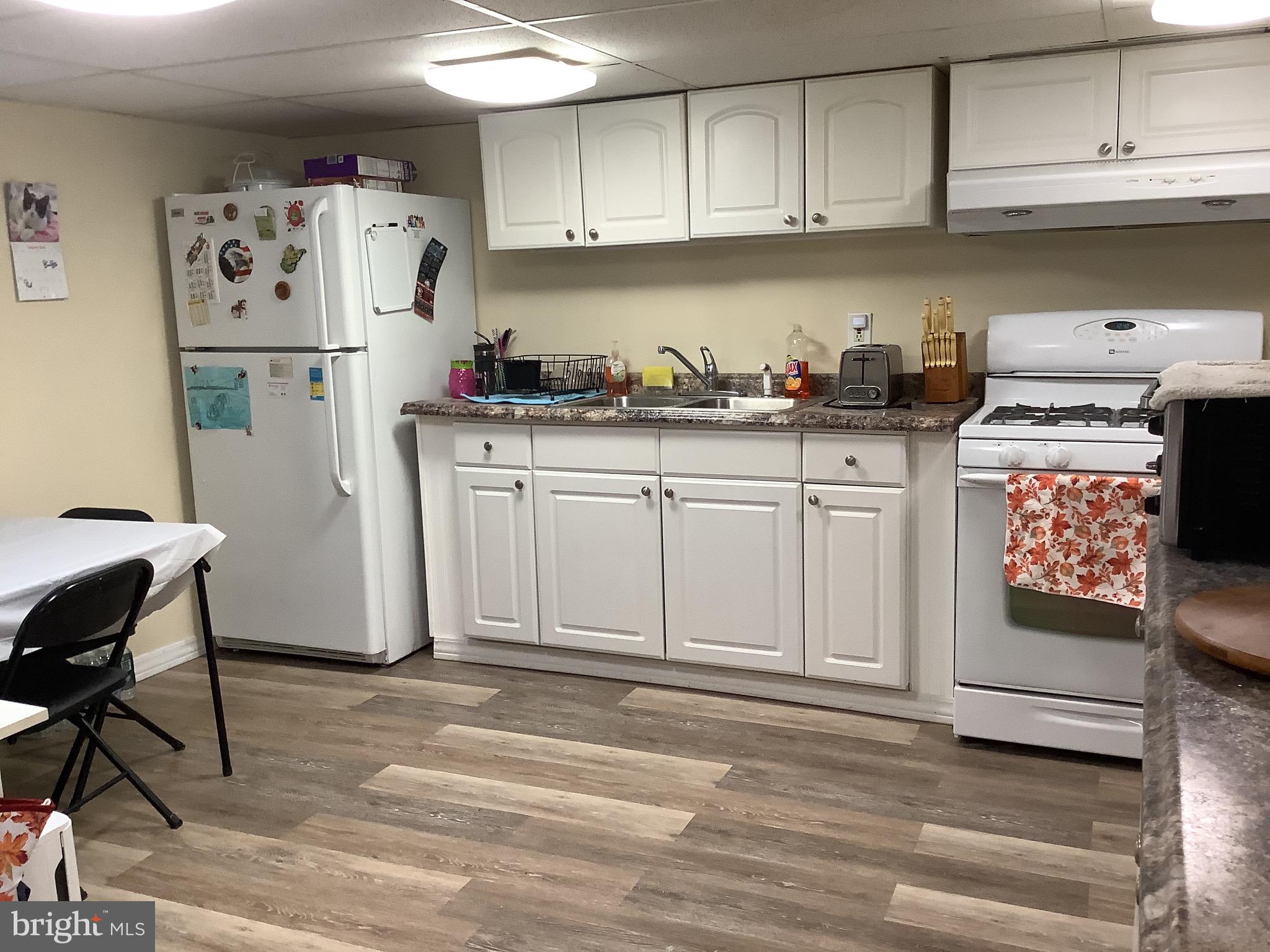 METROPOLITAN HOMES - Residential