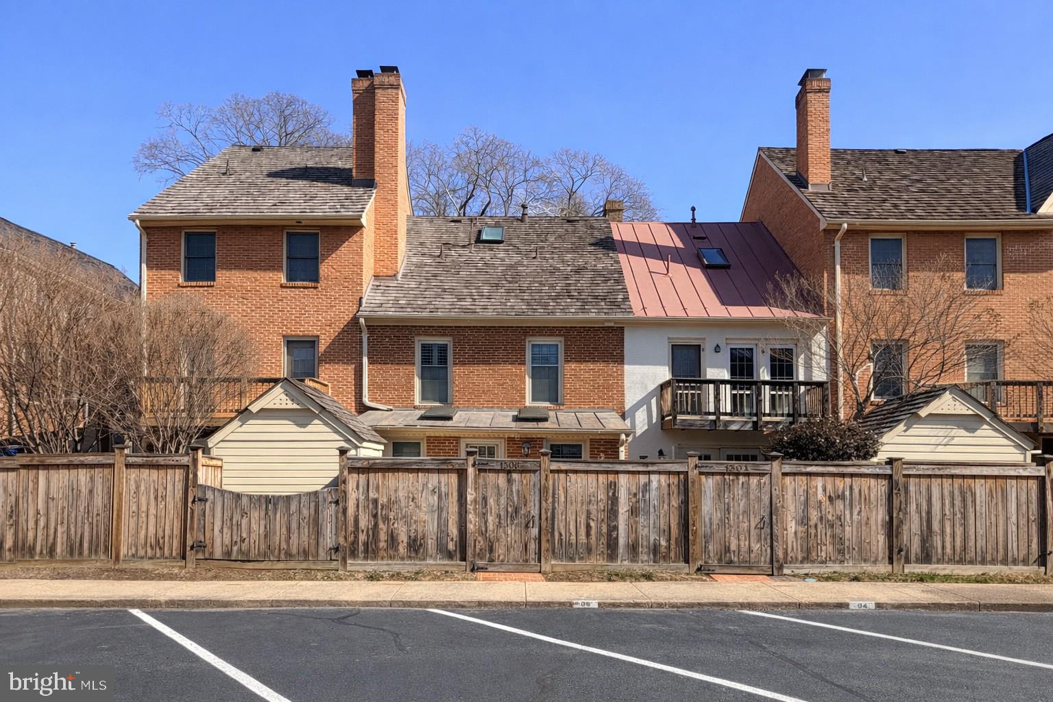 KENMORE TOWNHOME - Residential