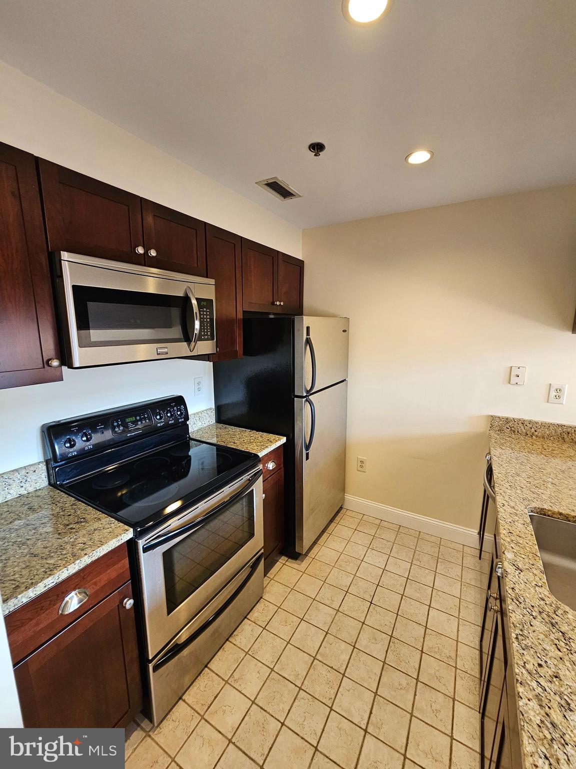 BRIDGEVIEW PLACE - Residential Lease