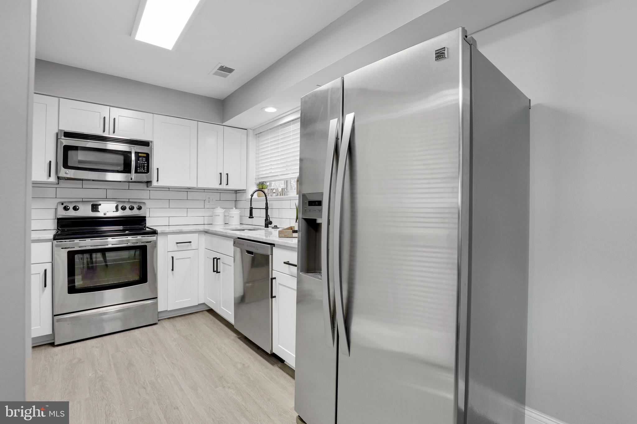 MOORES MILL MANOR - Residential