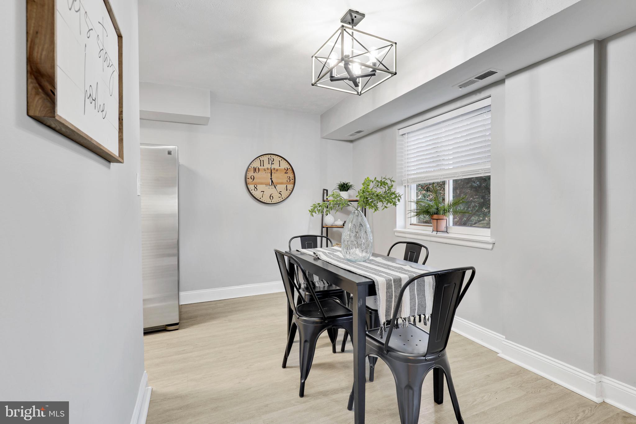 MOORES MILL MANOR - Residential