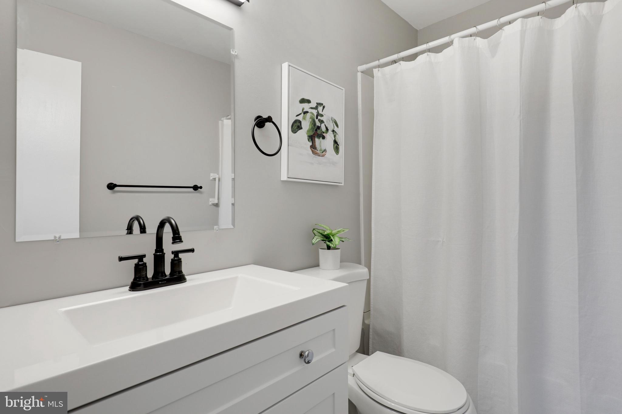 MOORES MILL MANOR - Residential