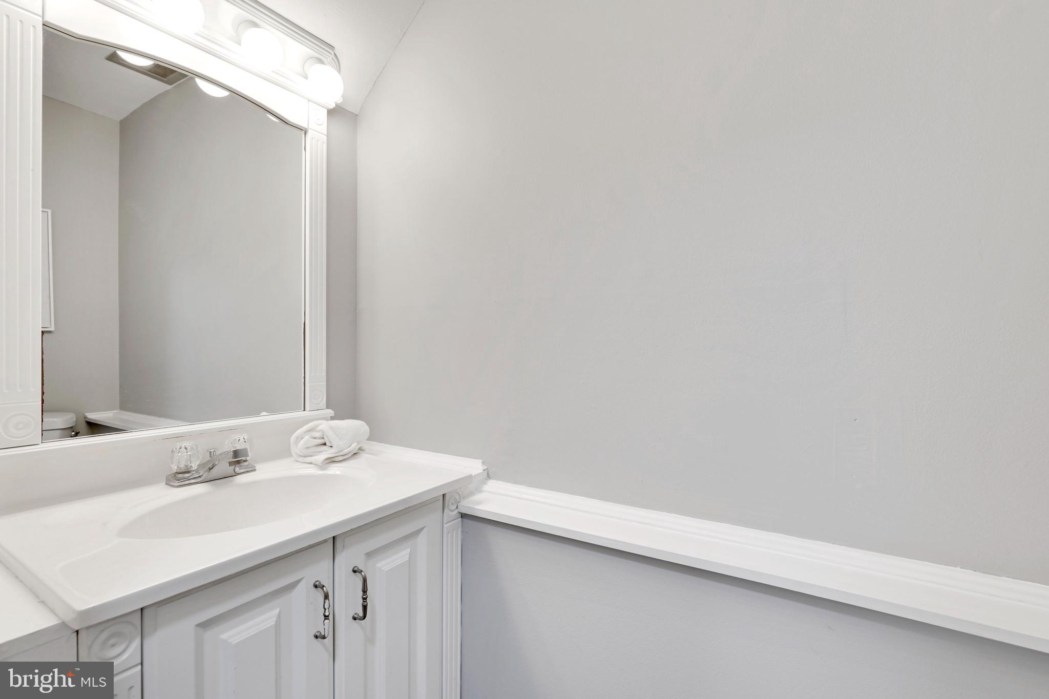 MOORES MILL MANOR - Residential