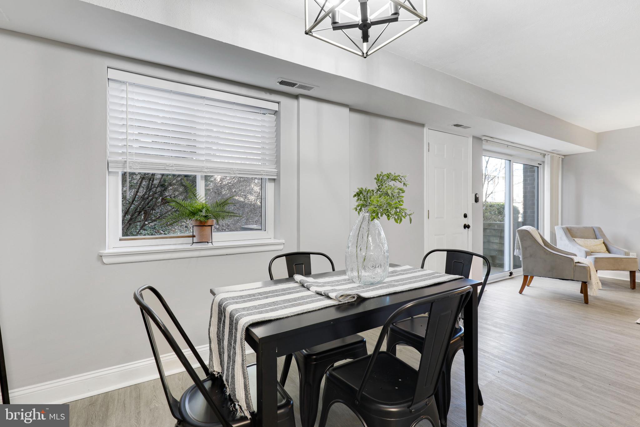 MOORES MILL MANOR - Residential