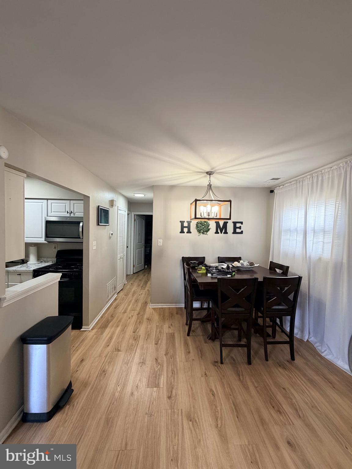 521 CORINTHIAN AVENUE