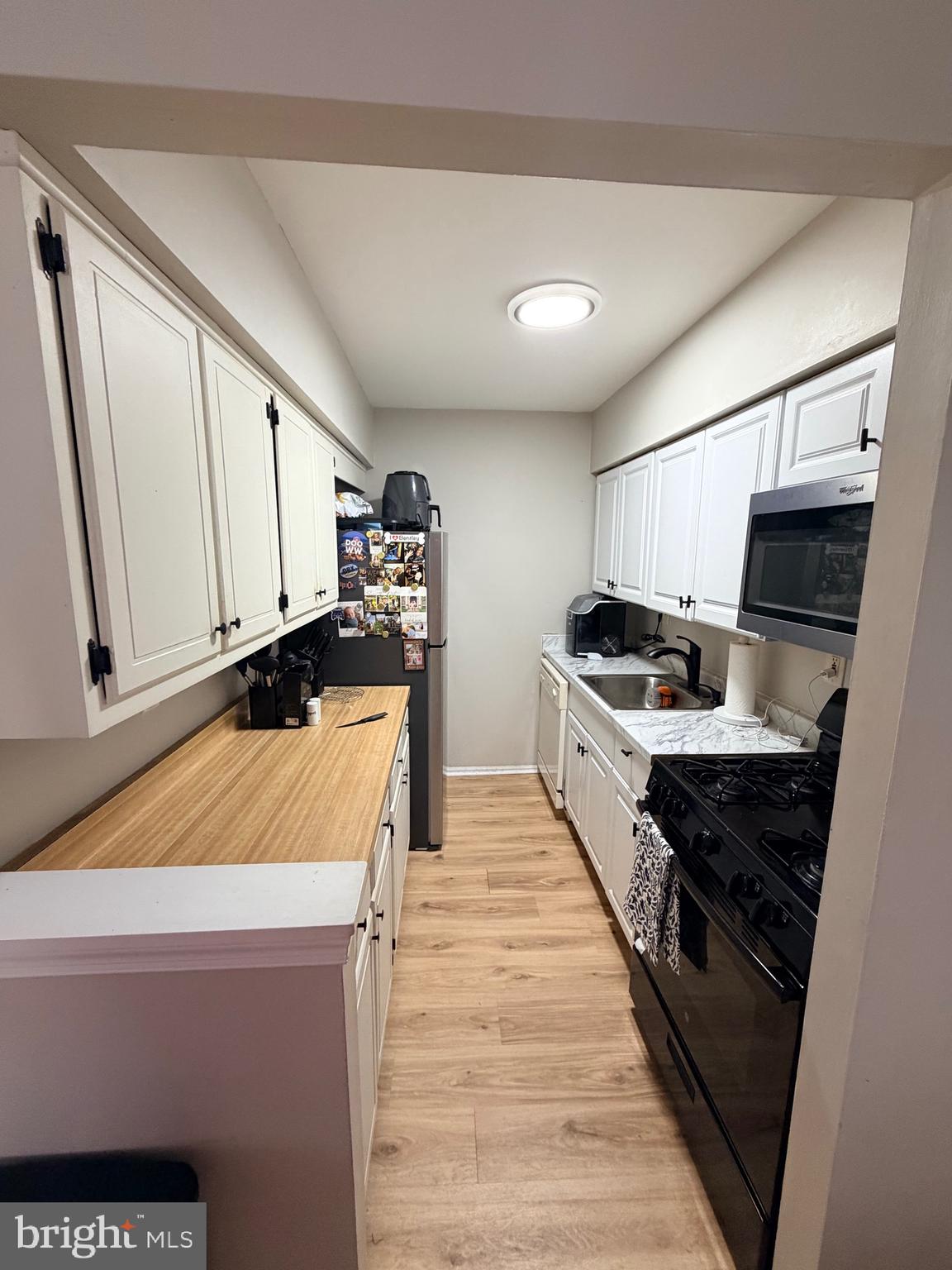 521 CORINTHIAN AVENUE