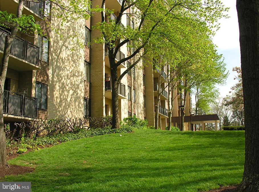 3100 S Manchester Street Unit 740, Falls Church, VA 22044