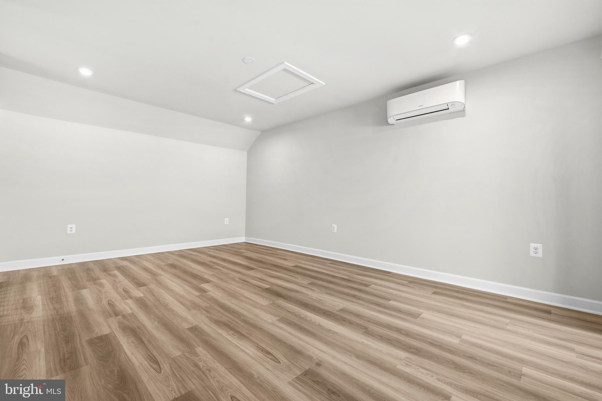 NORTH HILL - Residential