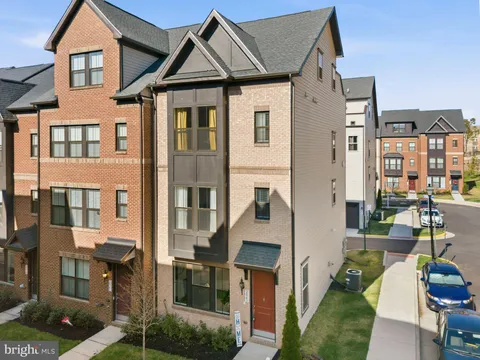 2843 Hokie Lane, Alexandria, VA MLS: VAFX2301706