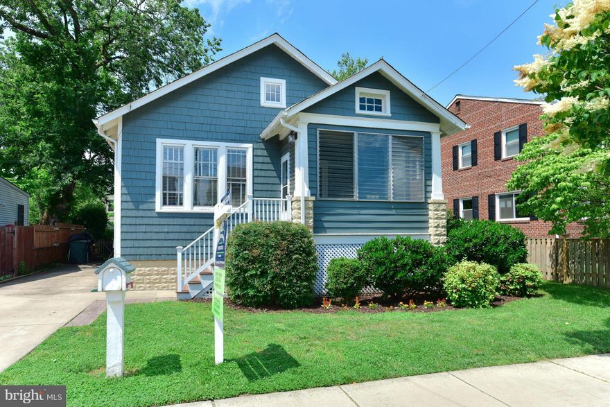 2 bed, 2 bath detached home in the heart of Del Ray. Amazing renovation done in 2014 completely opened the floor plan. Walk into the gracious spaces with the flow from the living room to the dining room and gourmet kitchen flooded with natural light. The small den/office leads out to the deck for easy entertaining. Large master with walk-in closet, 2nd closet & private bath. Walk to "The Avenue."