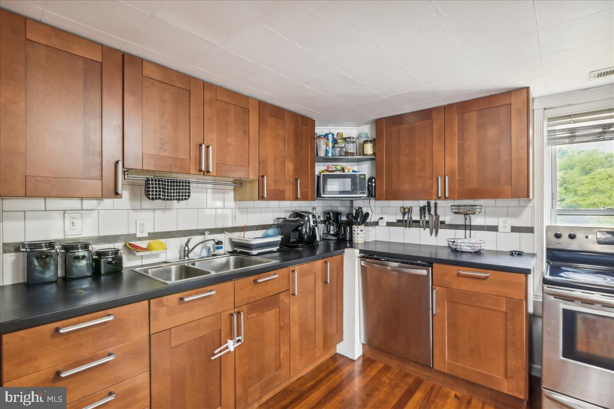 HILLSIDE - Residential