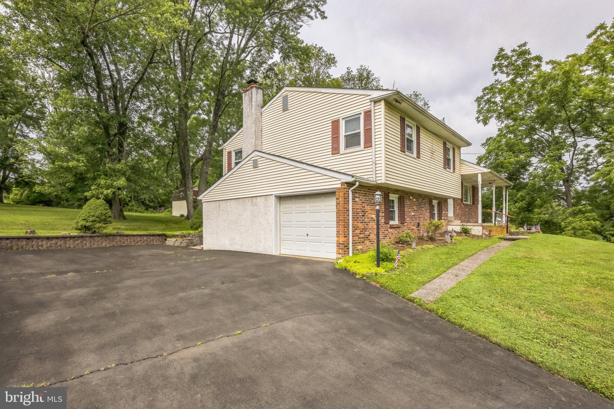 886 SACKETTSFORD ROAD