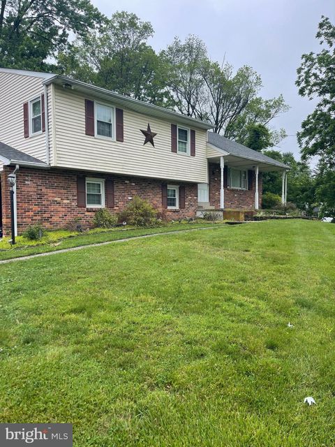 886 SACKETTSFORD ROAD WARMINSTER PA 18974