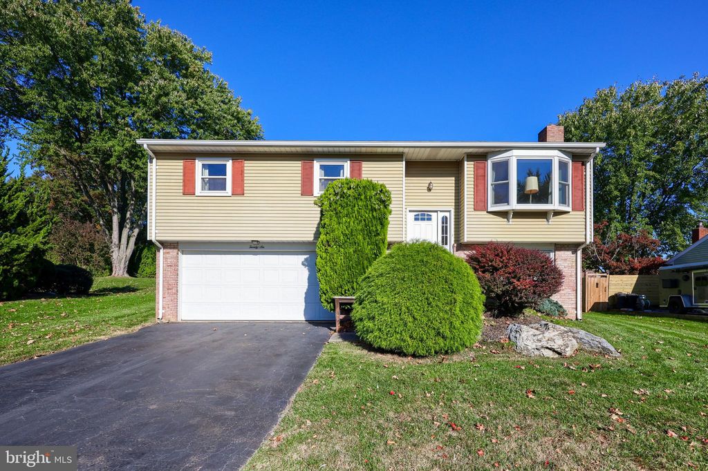 Photo of 26 S Oak Street, LITITZ, PA 17543 (MLS # PALA2058964)