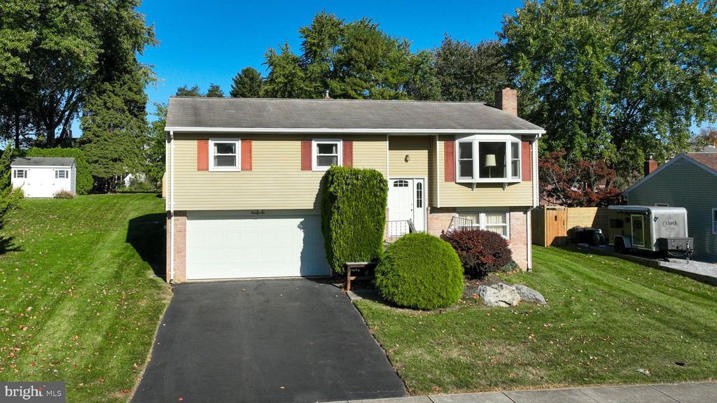 Photo of 26 S Oak Street, LITITZ, PA 17543 (MLS # PALA2058964)