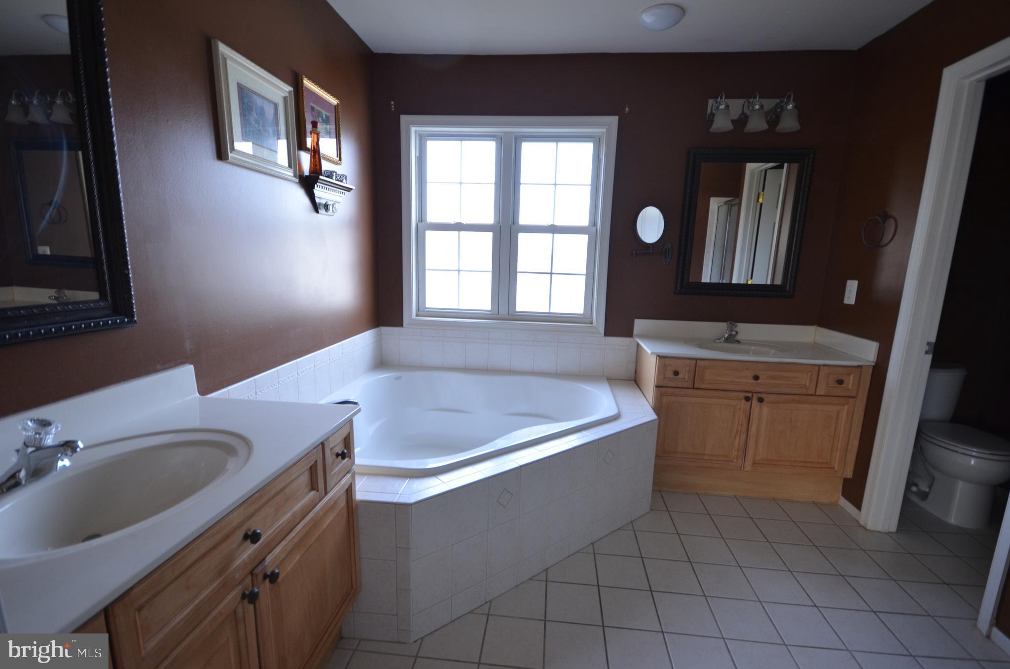 ALBIN ESTATES - Residential Lease