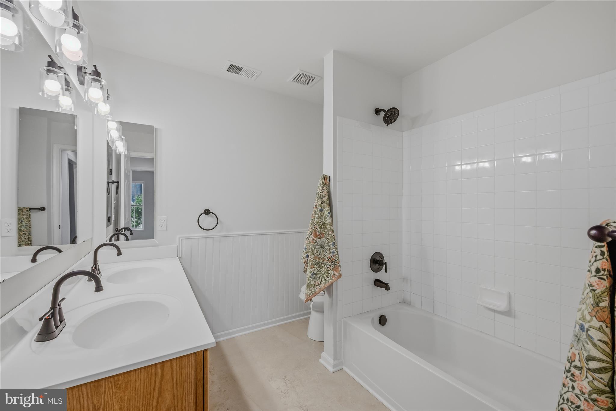 THE VILLAGE OF WASHINGTON TRAIL - Residential