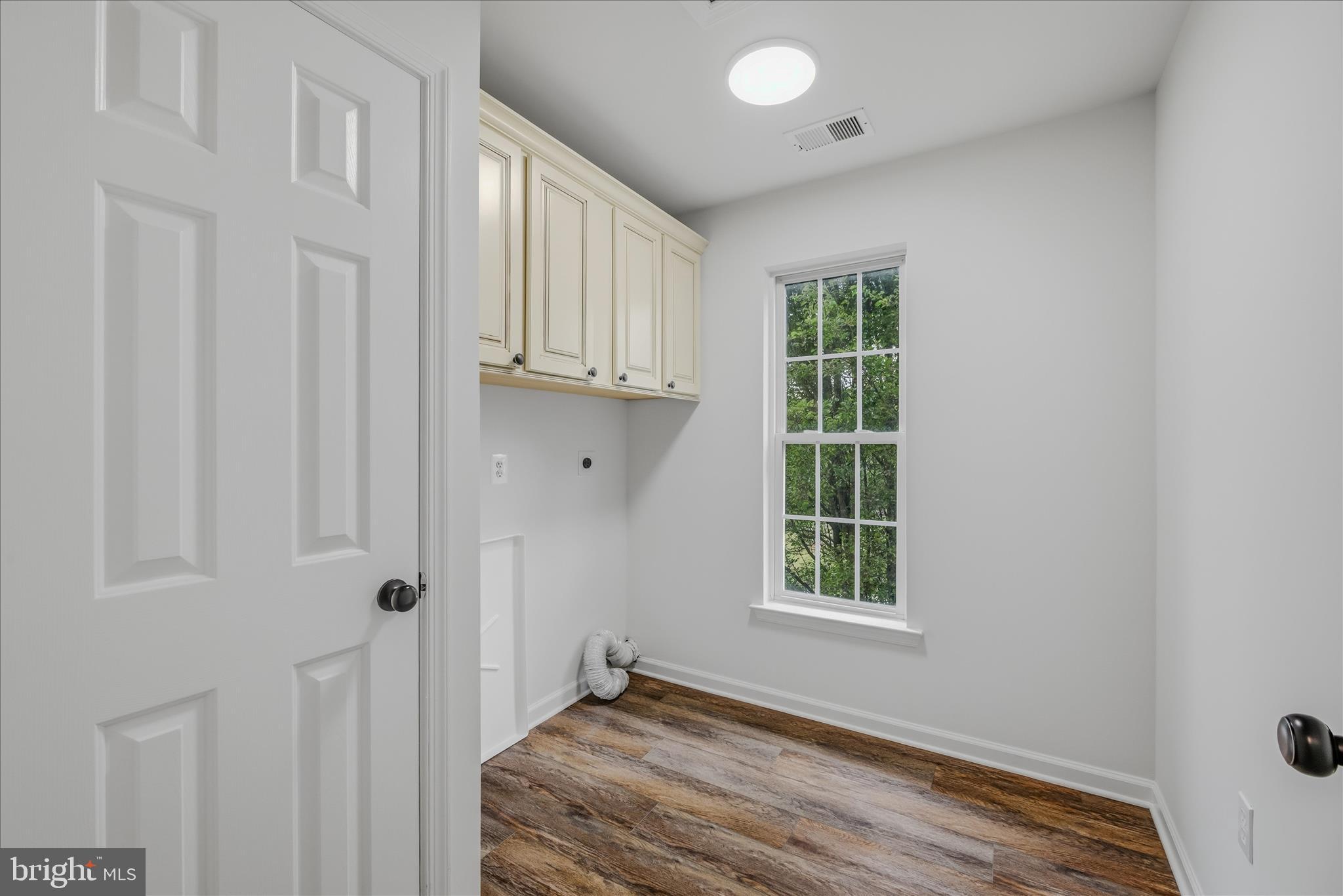 THE VILLAGE OF WASHINGTON TRAIL - Residential