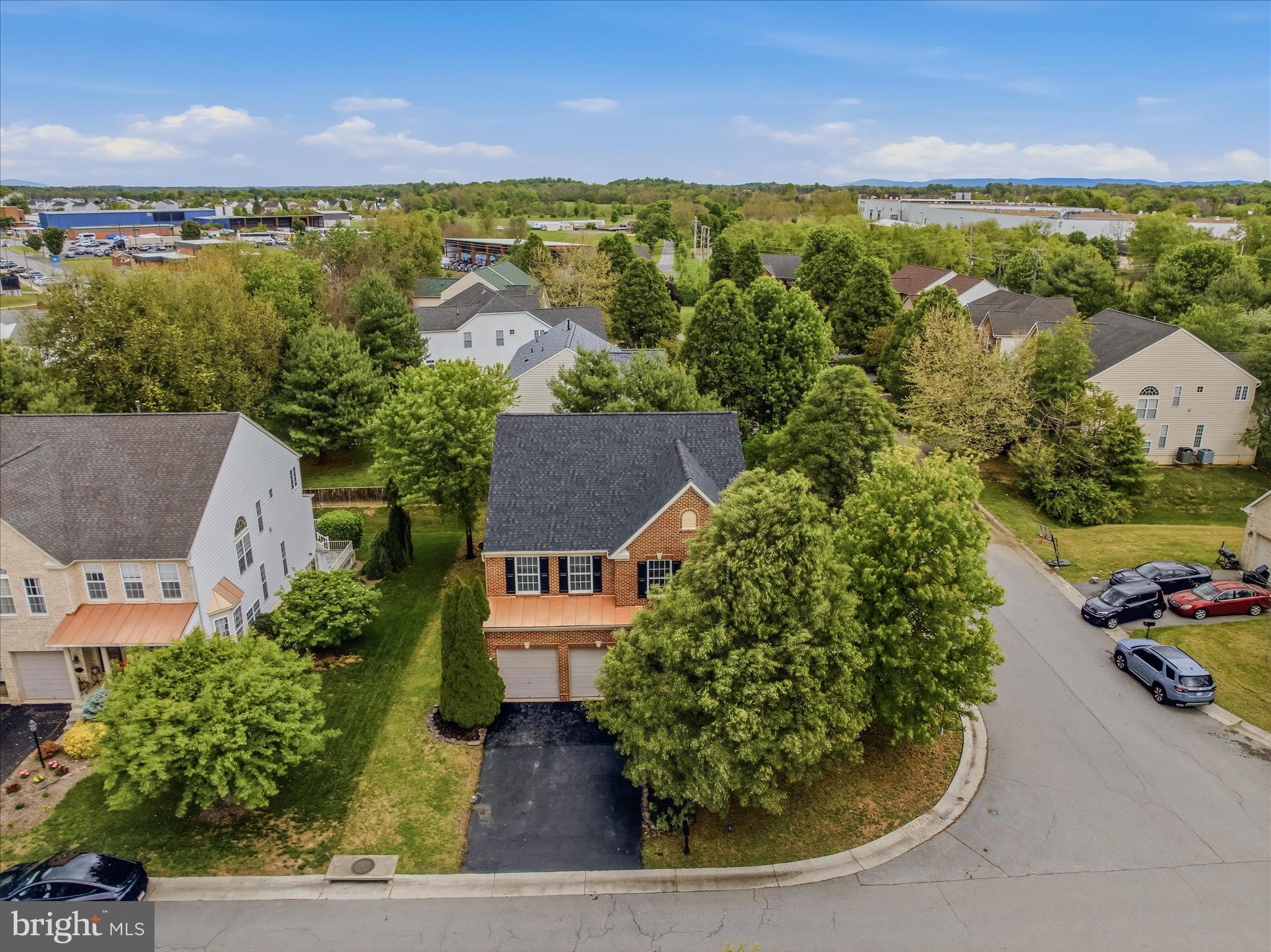 THE VILLAGE OF WASHINGTON TRAIL - Residential