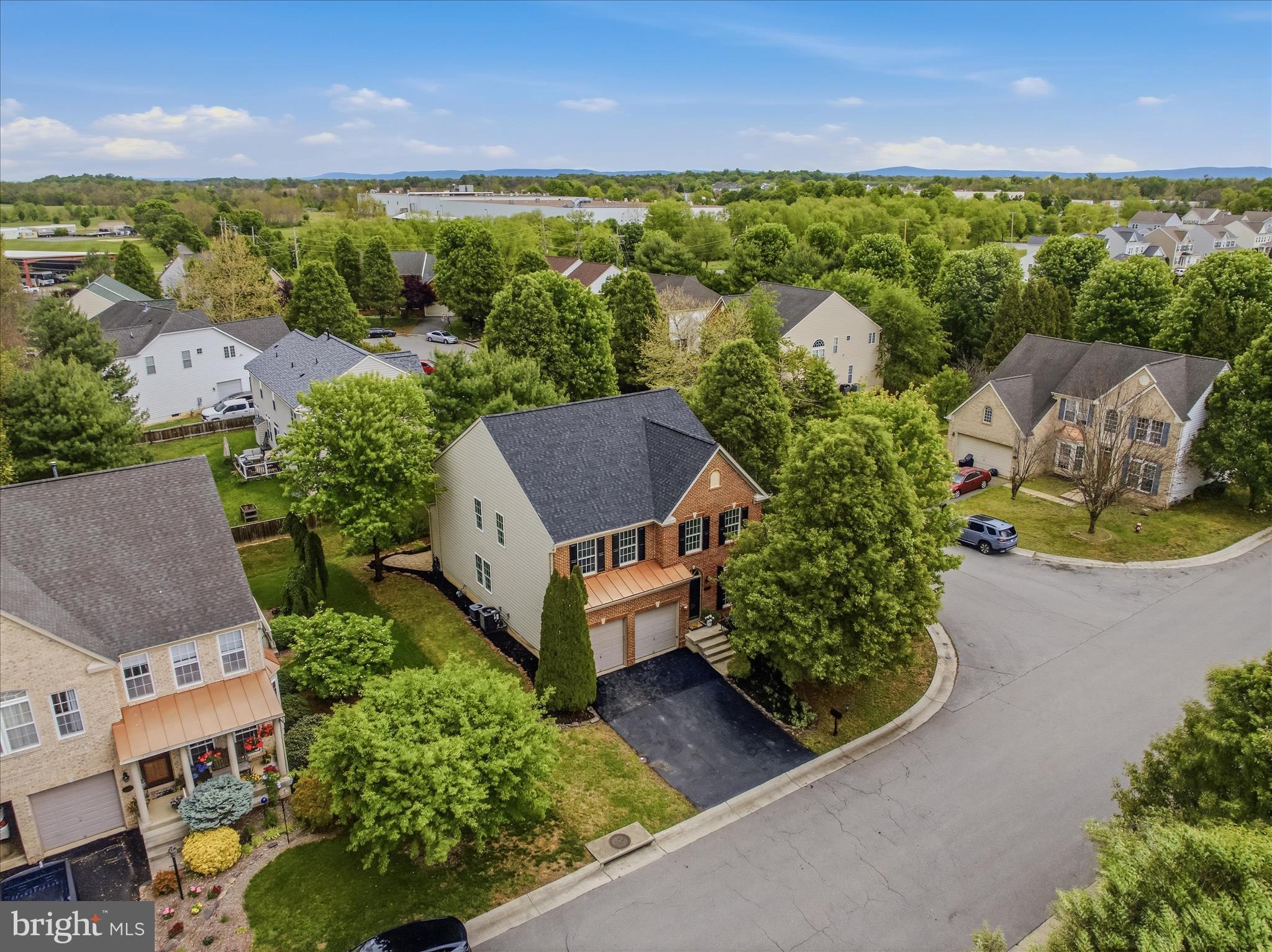 THE VILLAGE OF WASHINGTON TRAIL - Residential
