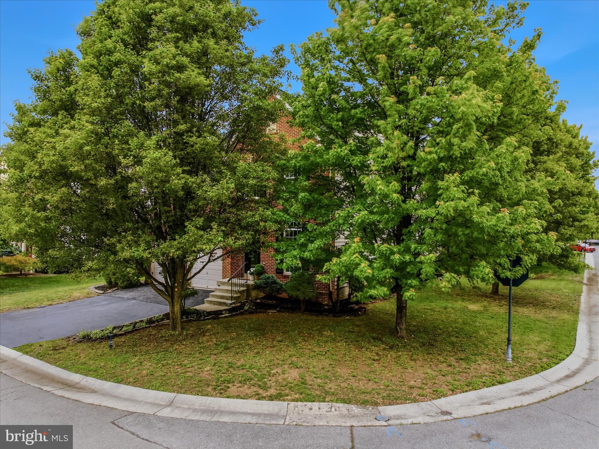 THE VILLAGE OF WASHINGTON TRAIL - Residential