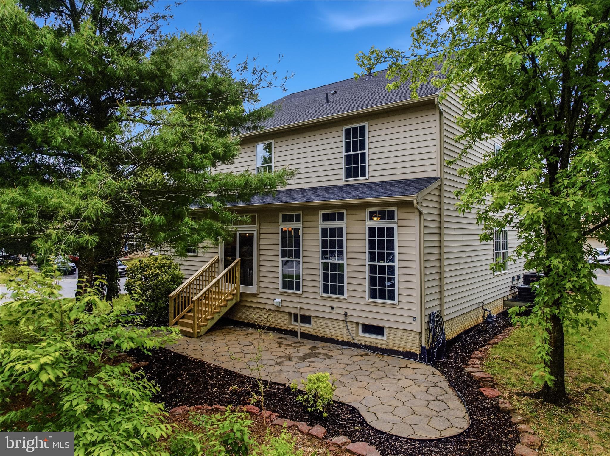 THE VILLAGE OF WASHINGTON TRAIL - Residential