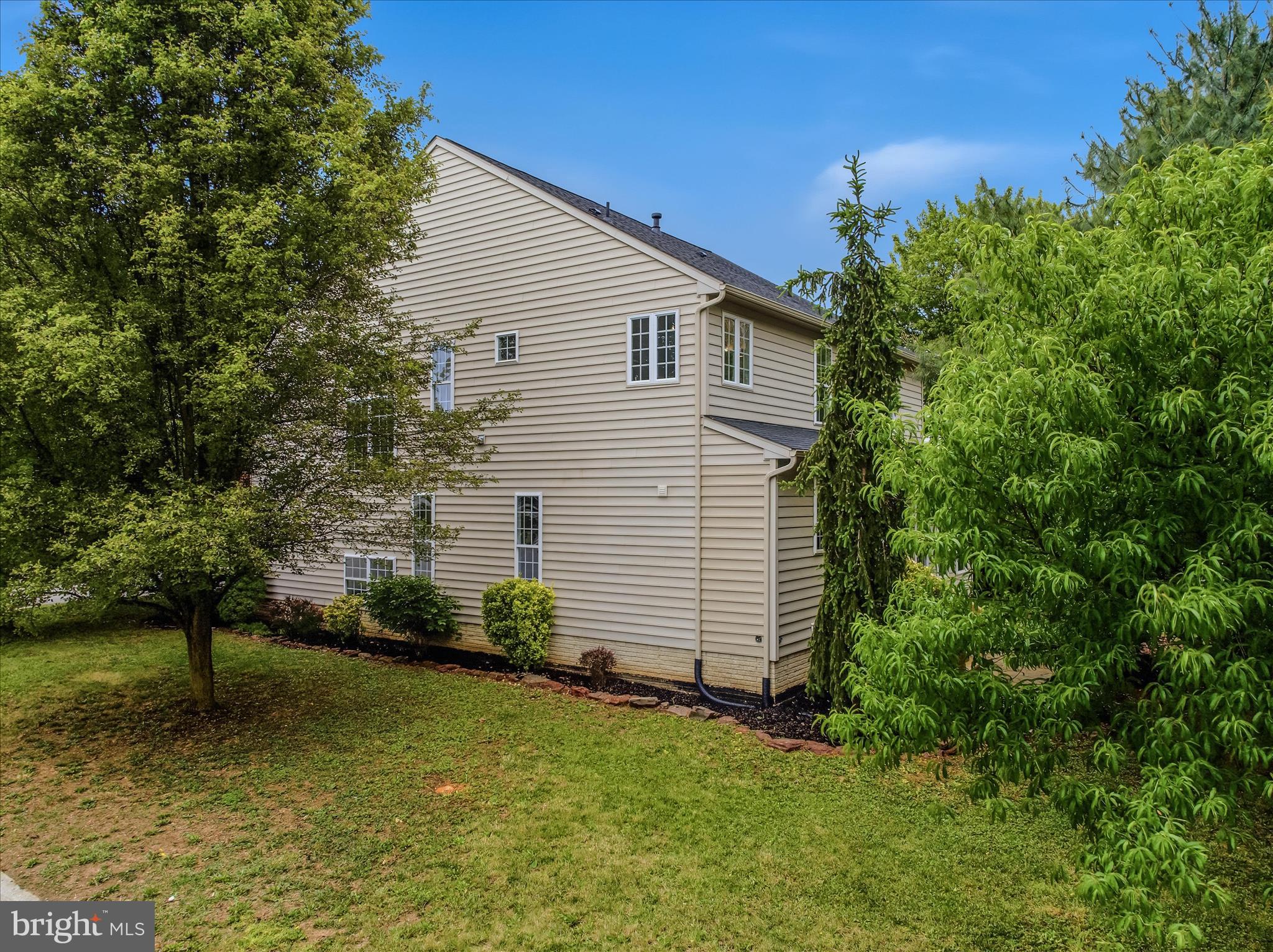THE VILLAGE OF WASHINGTON TRAIL - Residential
