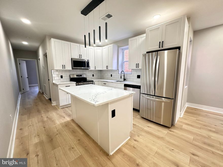 Coming soon ! 
Duplex ! 
Renovated from the top to bottom !
Call the agent to schedule your tour before the property get on the market.