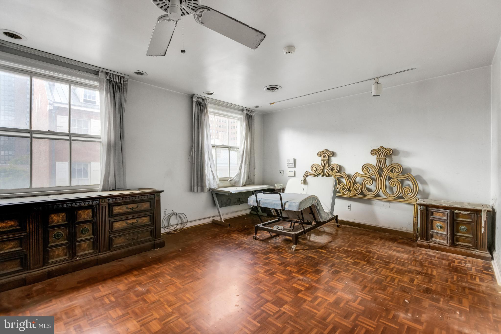 SOCIETY HILL - Residential